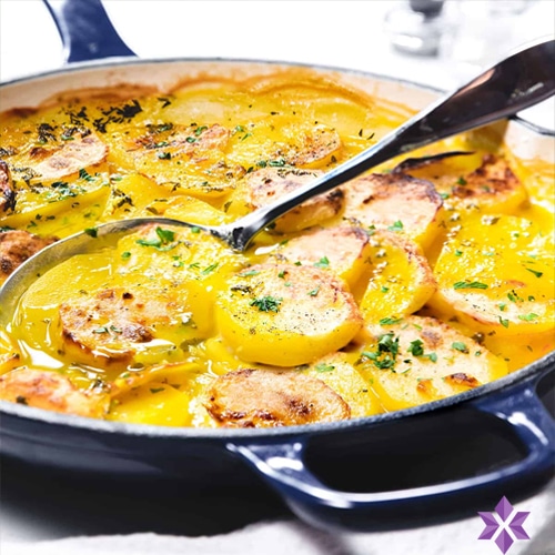 Gouden aardappelschijfjes met saffraan