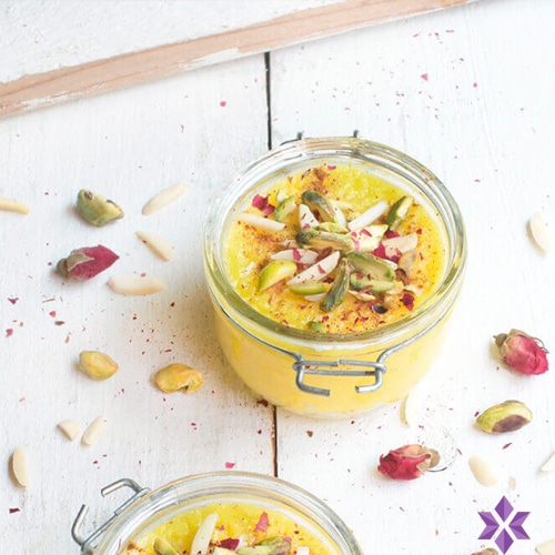 Traditionele Perzische saffraan rijstpudding